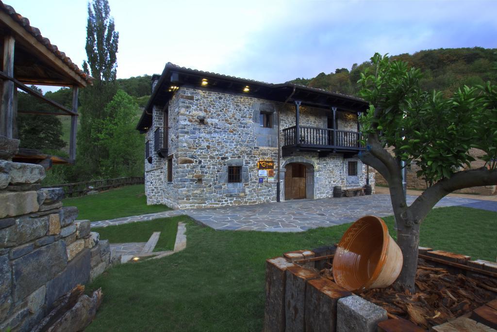 Casona De El Castaniu Hotell Serrapio Exteriör bild